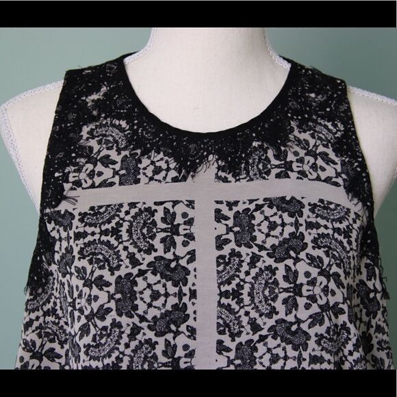Adrianna Papell Sleeveless Lace Detailed Top Size Medium - Picture 4 of 8